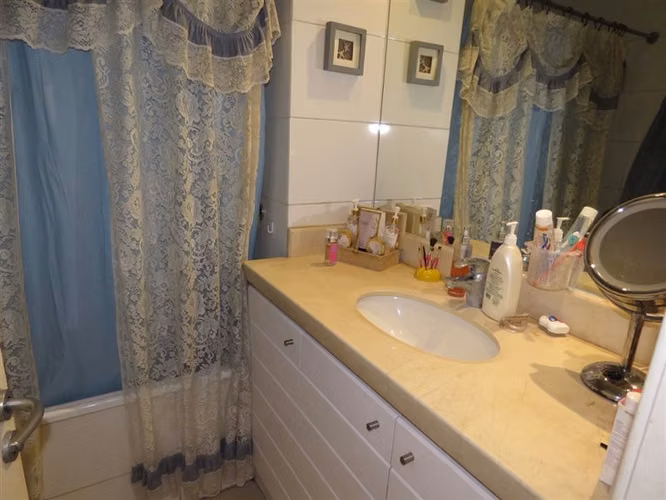 Departamento en venta de 4 dorm. en Las Condes