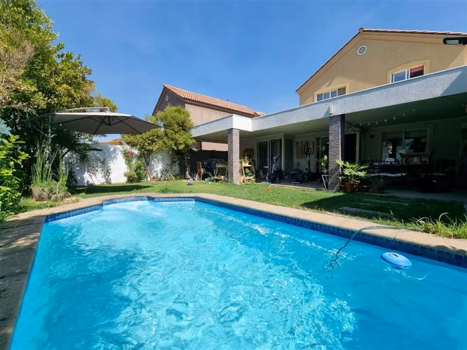 Casa en venta de 4 D y 3 B. en Lampa