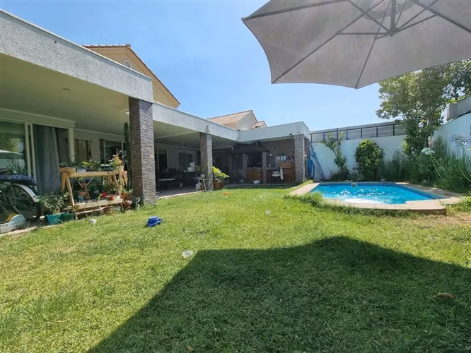Casa en venta de 4 D y 3 B. en Lampa