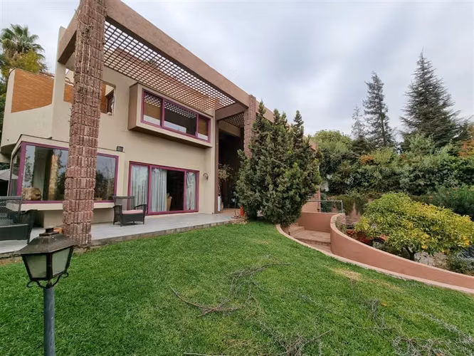 Espectacular Casa en venta de 7 dorm. en Las Condes