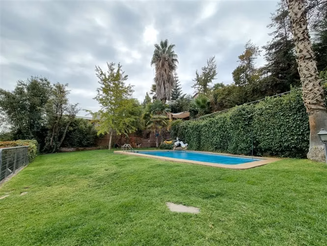 Espectacular Casa en venta de 7 dorm. en Las Condes