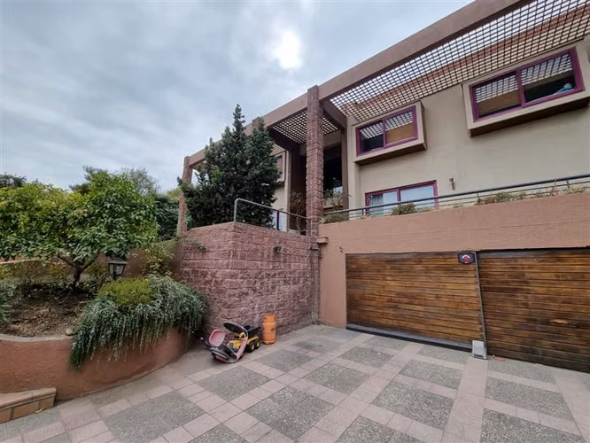 Espectacular Casa en venta de 7 dorm. en Las Condes
