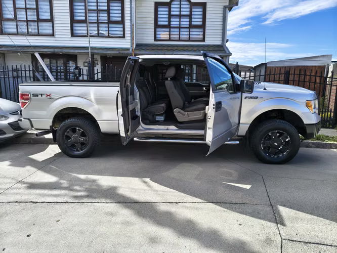 Camioneta Ford F150 4X4 Motor V8 4.6 Año 2010 con GNC legalizado