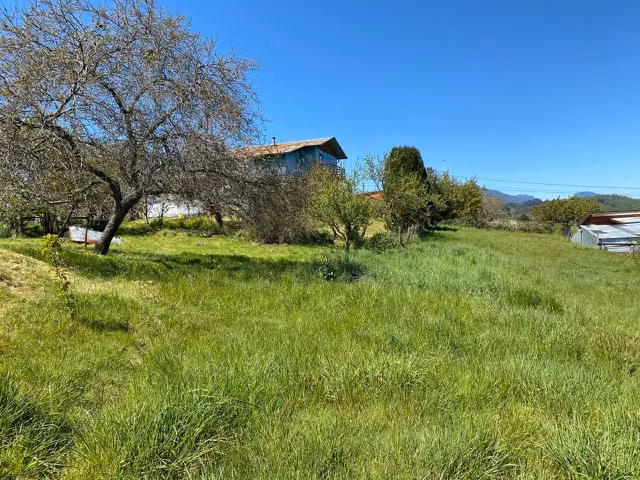 VENDE AMPLIA PROPIEDAD EN FUTRONO (LAGO RANCO)