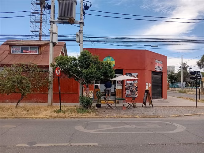 Oportunidad unica !! 2 locales con casa y a pasos del METRO