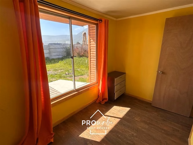 Semi nueva, gran terreno, 5 dormitorios, Bajo Precio!