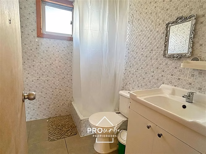 Semi nueva, gran terreno, 5 dormitorios, Bajo Precio!