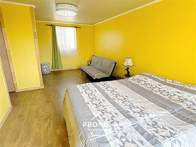 Semi nueva, gran terreno, 5 dormitorios, Bajo Precio!