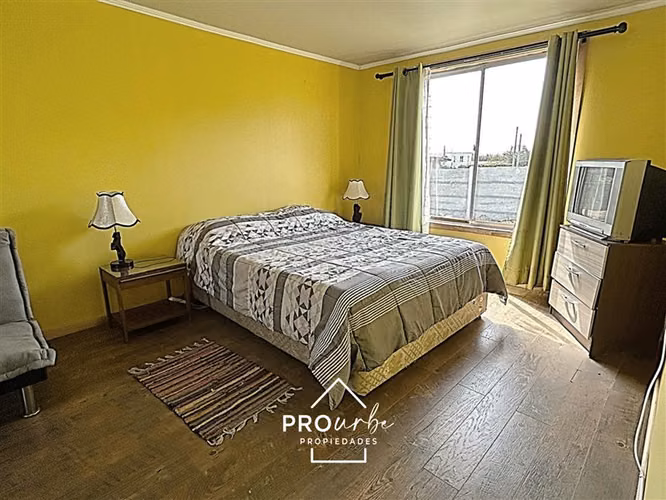 Semi nueva, gran terreno, 5 dormitorios, Bajo Precio!