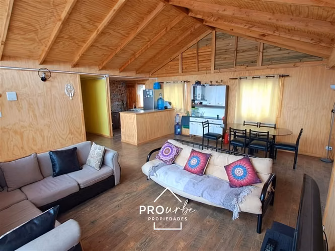 Semi nueva, gran terreno, 5 dormitorios, Bajo Precio!