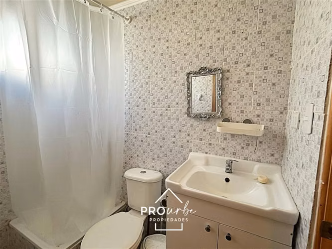 Semi nueva, gran terreno, 5 dormitorios, Bajo Precio!