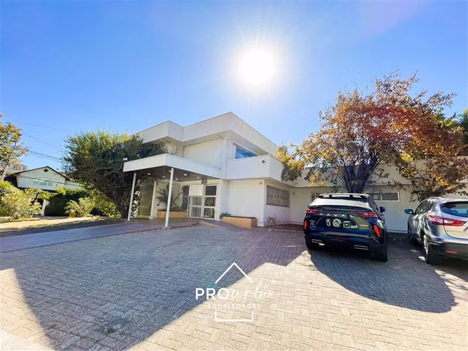 Casa en venta de 14 dorm. en Las Condes