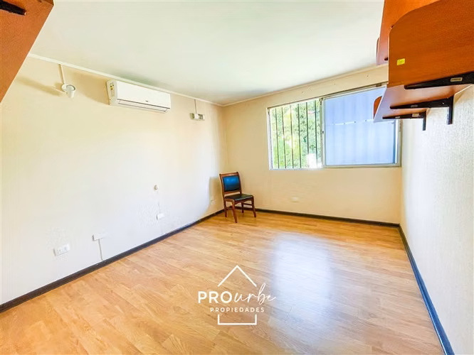 Casa en arriendo de 14 dorm. en Las Condes