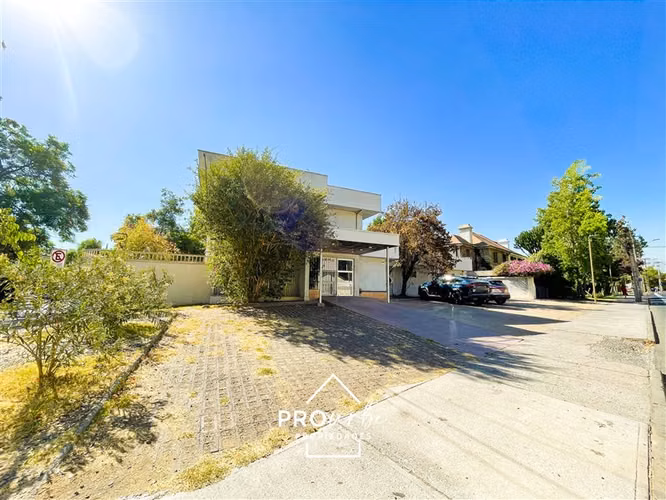 Casa en arriendo de 14 dorm. en Las Condes