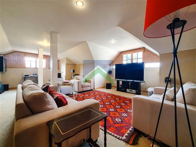 Gran Casa Familiar de 6 Dormitorios con Piscina en Melipilla