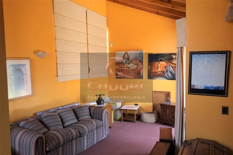 Se vende casa estilo colonial en zona residencial