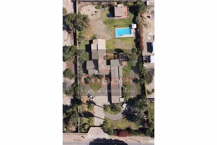 Se vende casa estilo colonial en zona residencial