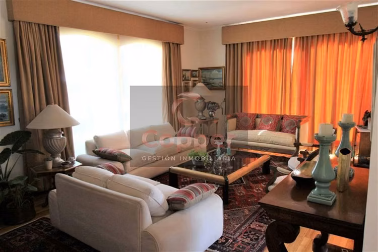 Se vende casa estilo colonial en zona residencial