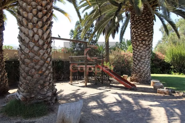 Se vende casa estilo colonial en zona residencial