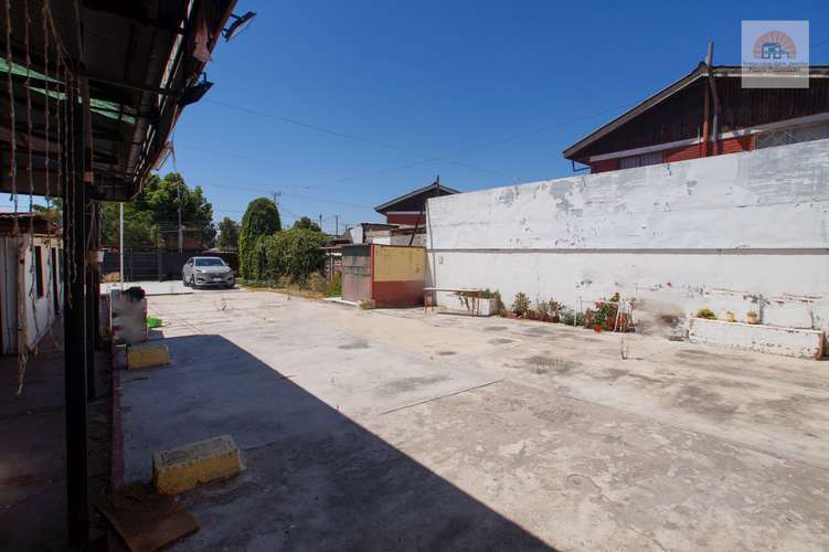 Se arrienda local, con oficinas y varios estacionamientos Maipú