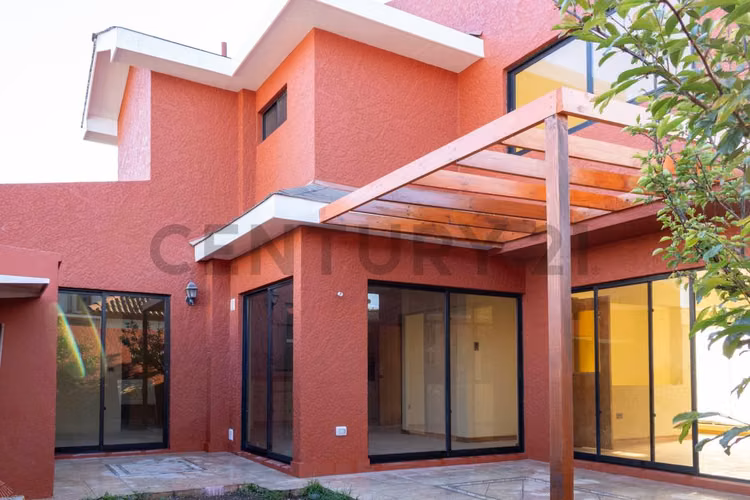 Vendo casa espaciosa en sector San Joaquín