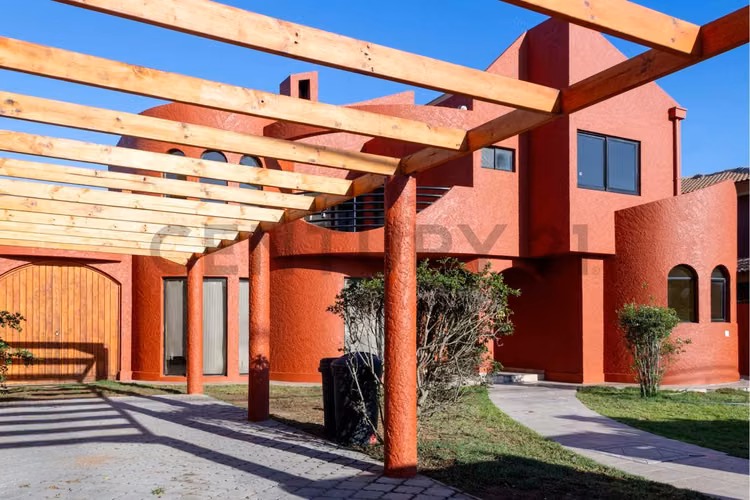 Vendo casa espaciosa en sector San Joaquín