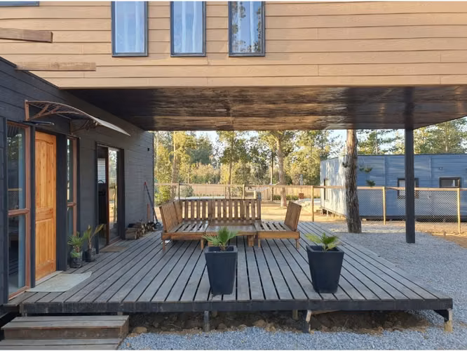 Vende casa entre Algarrobo y El Quisco, de 4 d y 3 b. Terreno de 1.350 mt2 y casa de 140 mt2. Condominio Los Centinelas.