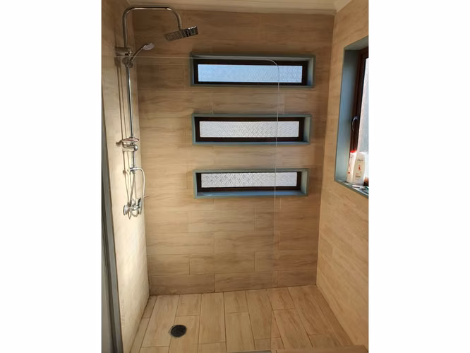 Vende casa entre Algarrobo y El Quisco, de 4 d y 3 b. Terreno de 1.350 mt2 y casa de 140 mt2. Condominio Los Centinelas.