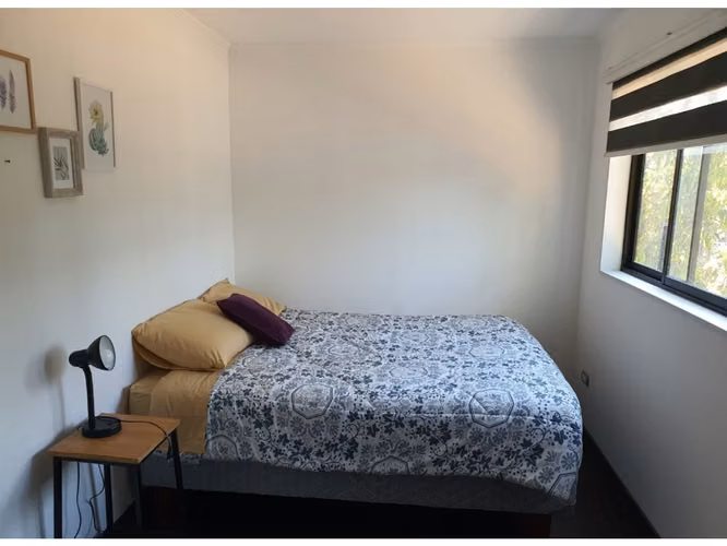 Vende casa entre Algarrobo y El Quisco, de 4 d y 3 b. Terreno de 1.350 mt2 y casa de 140 mt2. Condominio Los Centinelas.