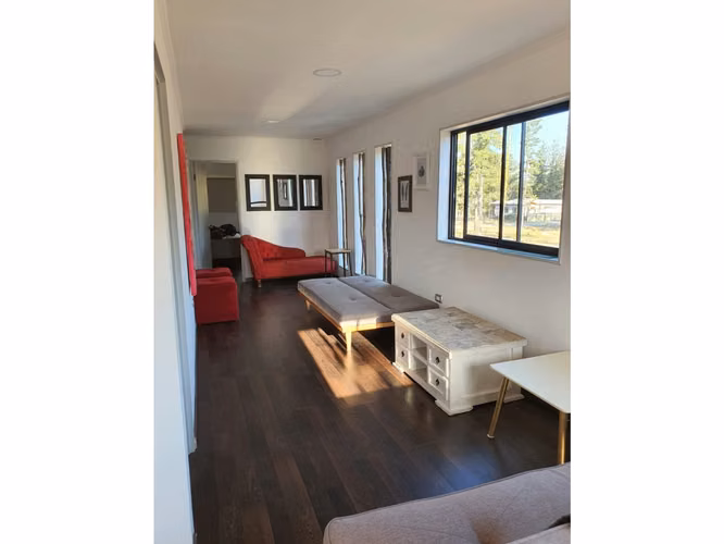 Vende casa entre Algarrobo y El Quisco, de 4 d y 3 b. Terreno de 1.350 mt2 y casa de 140 mt2. Condominio Los Centinelas.