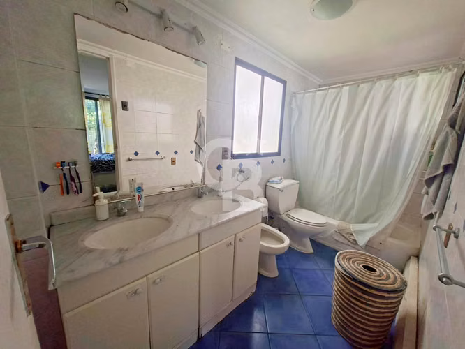 Gran potencial para remodelar en tranquilo sector - Imagen 10