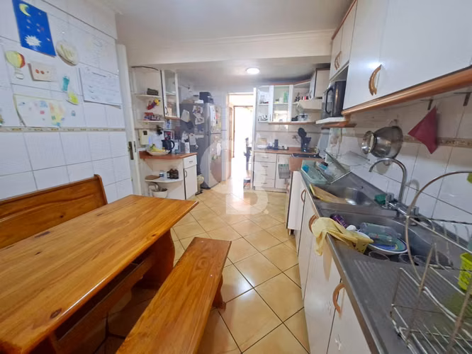 Gran potencial para remodelar en tranquilo sector - Imagen 7
