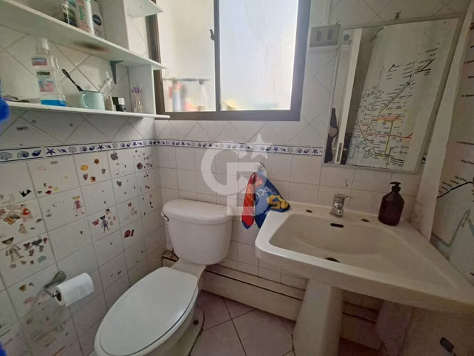 Gran potencial para remodelar en tranquilo sector - Imagen 13
