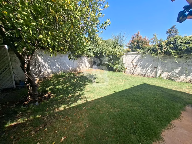Gran potencial para remodelar en tranquilo sector - Imagen 18