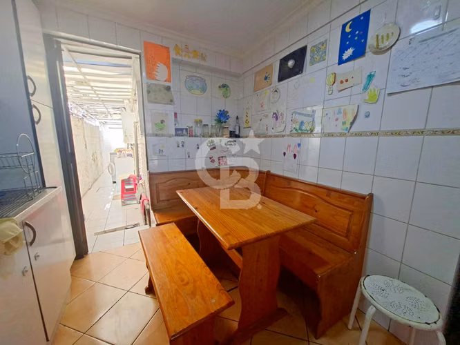 Gran potencial para remodelar en tranquilo sector - Imagen 6