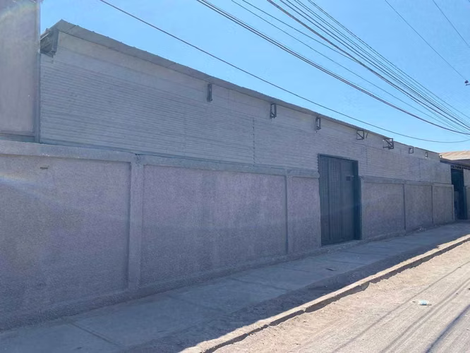 Amplia Bodega/Taller con Excelente Ubicación (150735)