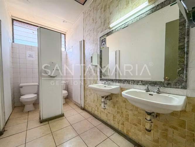 Edificio de 5 pisos/ Local Comercial en arriendo, Concepción