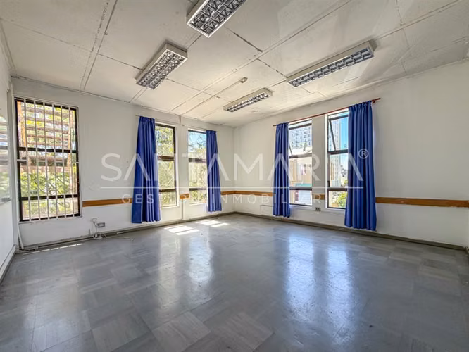 Edificio de 5 pisos/ Local Comercial en arriendo, Concepción