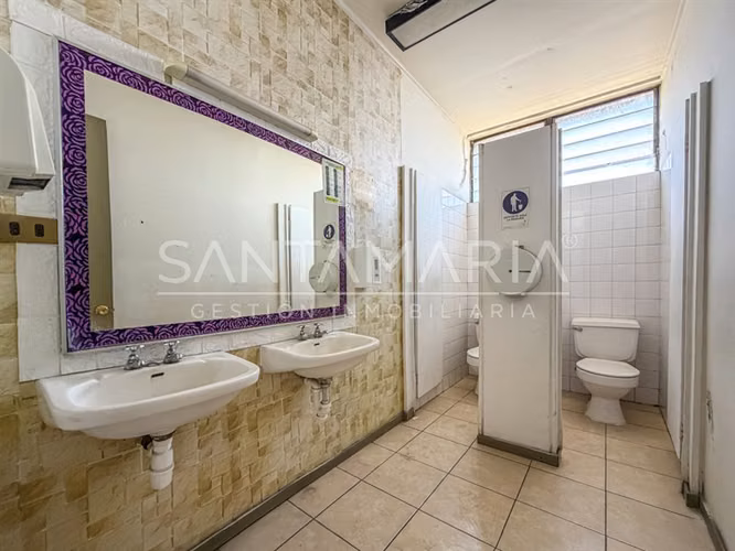 Edificio de 5 pisos/ Local Comercial en arriendo, Concepción