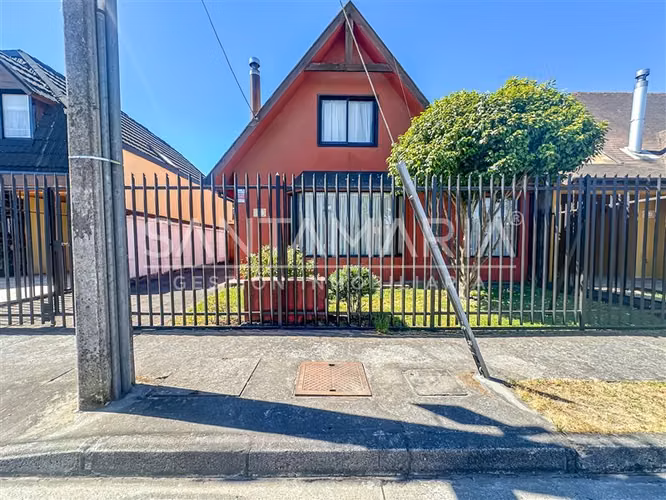 Casa en venta de 3 dorm. en Villa San Pedro