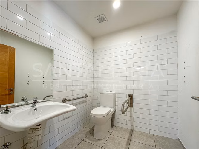 ARRIENDO Oficina ubicada en Barros Arana, Concepción Centro