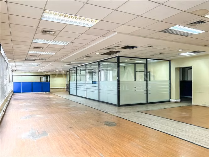 Oficina planta libre de 150m2 en venta en Santiago