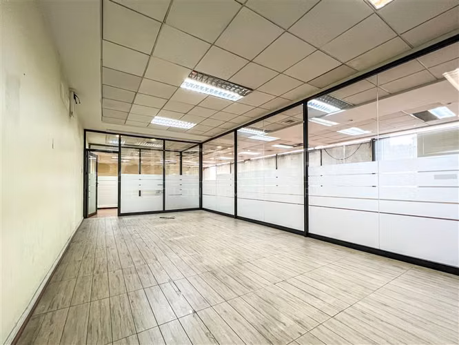 Oficina planta libre de 150m2 en venta en Santiago