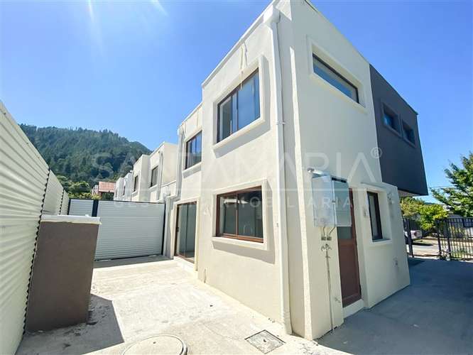 Casa en venta de 3 dorm. en calle Las Lilas, Chiguayante