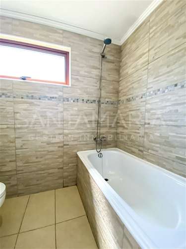 Casa en venta de 3 dorm. en calle Las Lilas, Chiguayante
