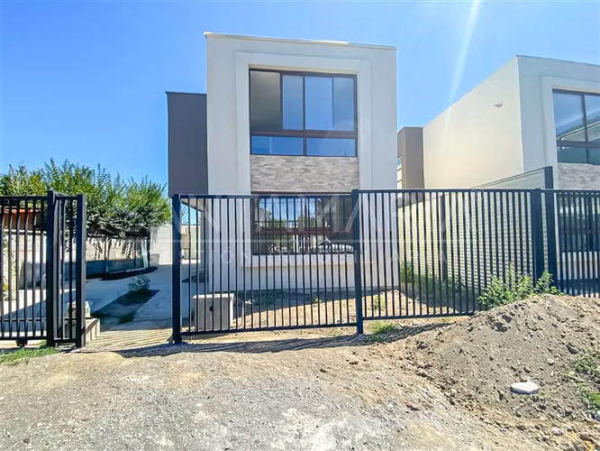 Casa en venta de 3 dorm. en calle Las Lilas, Chiguayante