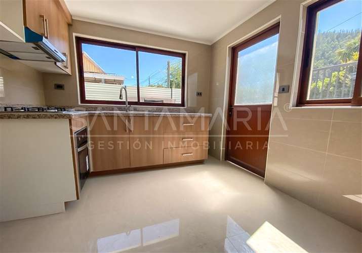 Casa en venta de 3 dorm. en calle Las Lilas, Chiguayante