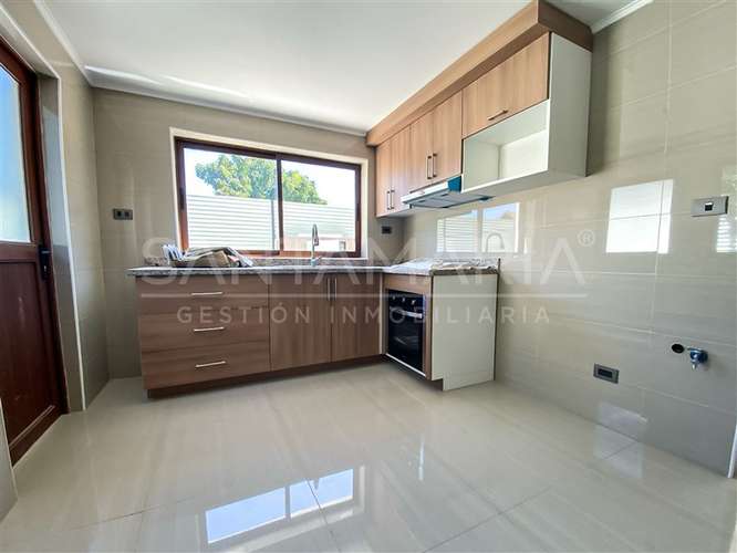 Casa en venta de 3 dorm. en calle Las Lilas, Chiguayante