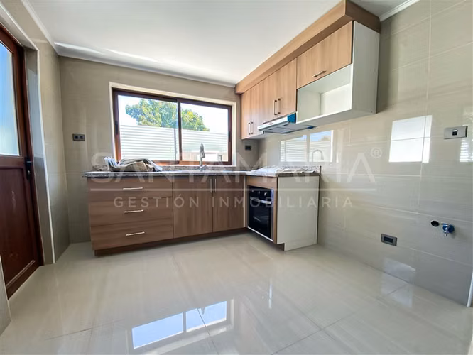 Casa en venta de 3 dorm. en calle Las Lilas, Chiguayante