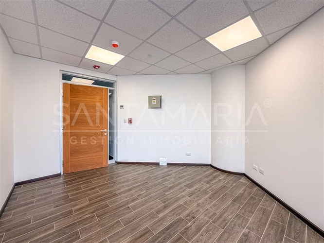 ARRIENDO Oficina ubicada en Barros Arana, Concepción.